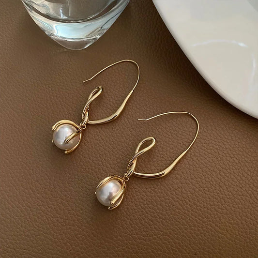 Metal Twisted Line Vintage Imitation Pearl Pendant Earrings Fashion Temperament Elegant Earrings Women Jewelry Party Accessories