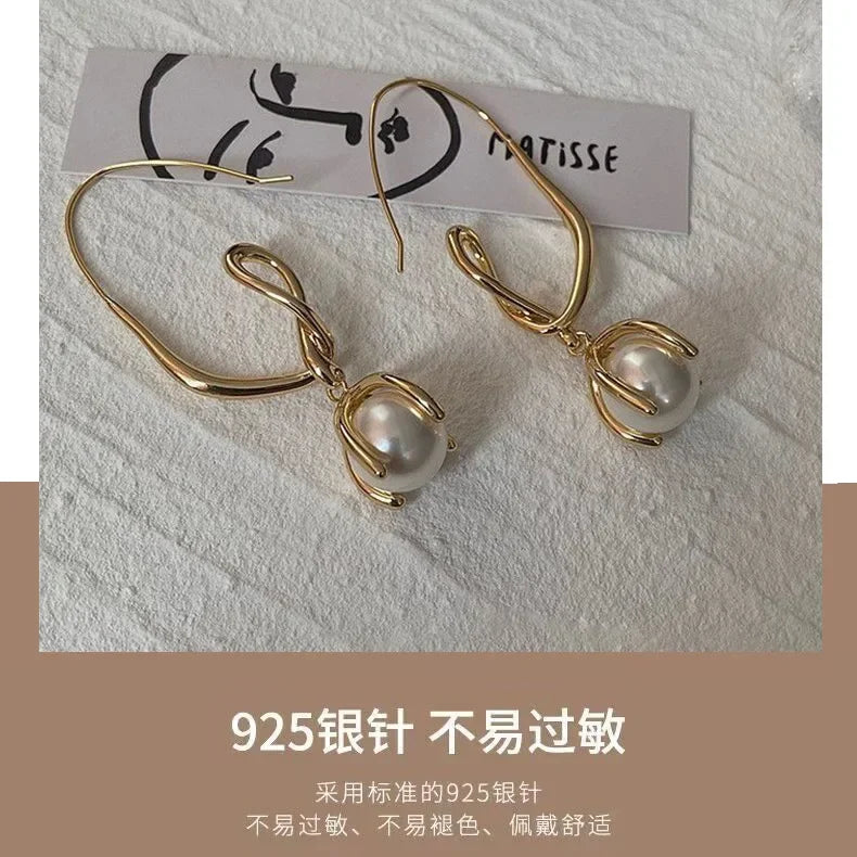 Metal Twisted Line Vintage Imitation Pearl Pendant Earrings Fashion Temperament Elegant Earrings Women Jewelry Party Accessories