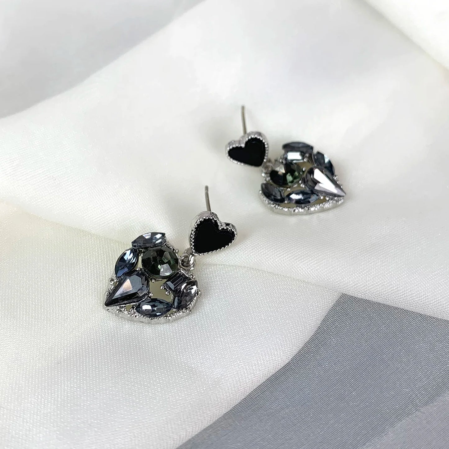 Korean Asymmetric Hollow Black Heart Dangle Earrings For Women Temperament Exaggerated Drop Earrings Party Jewelry