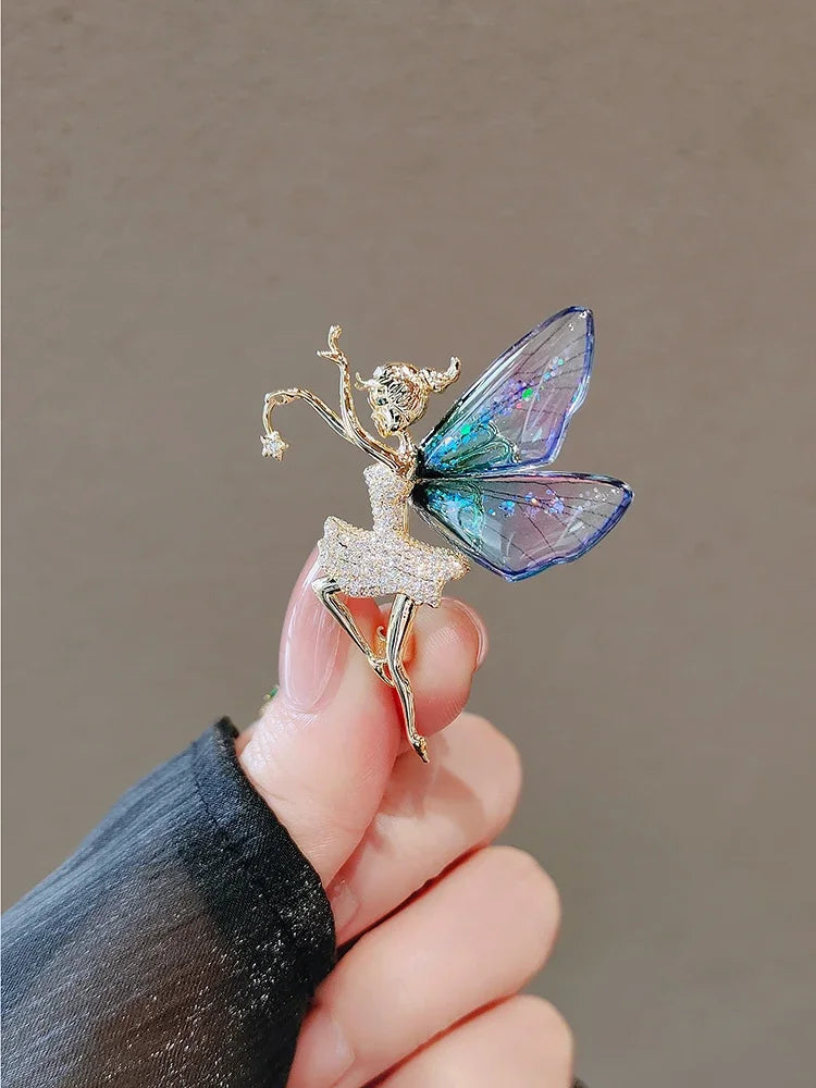 Retro Green Emerald Crystal Butterfly Brooches for Women Girls Elegant Badges Classic Lady Dress Suit Jewelry Accessories Gifts