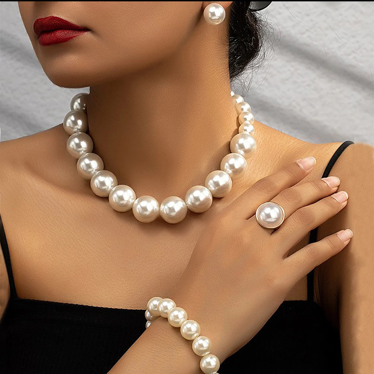 5 Women's Vintage Light Luxury French 5 Piece Imitation Pearl Jewelry Fashion Wedding Earring Bracelet Necklace Ring Set